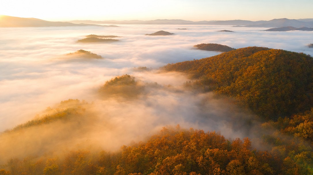 Jesienne mgły z drona - jak je przewidzieć, gdzie szukać i jak fotografować