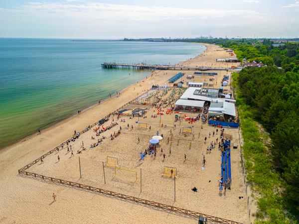 Moloteka a w tle Molo  i to Wszystko w Brzeźnie