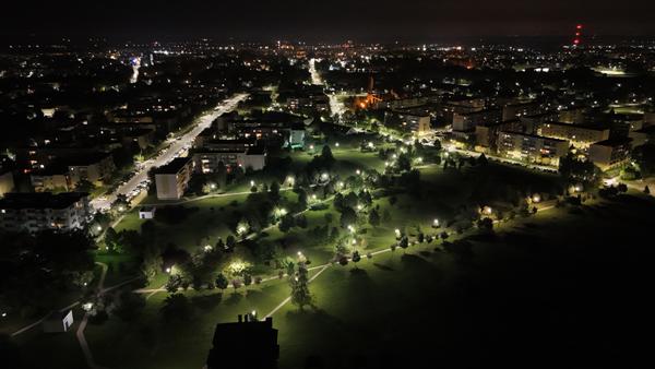 Park nocą w Zduńskiej Woli
